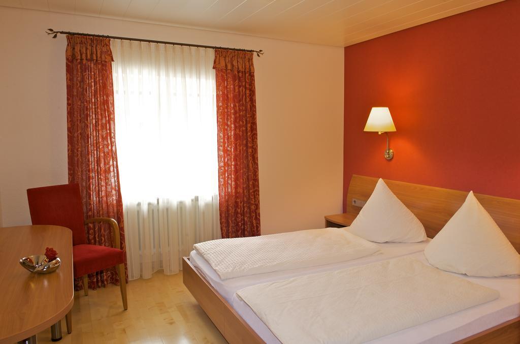 Gasthof zum Kreuz Neuenburg am Rhein Zimmer foto